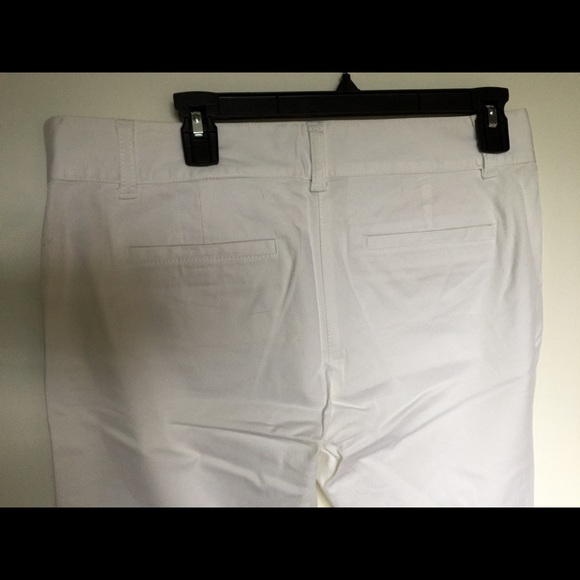 Ann Taylor White Flat Front Long Shorts Size 6 - Picture 3 of 7
